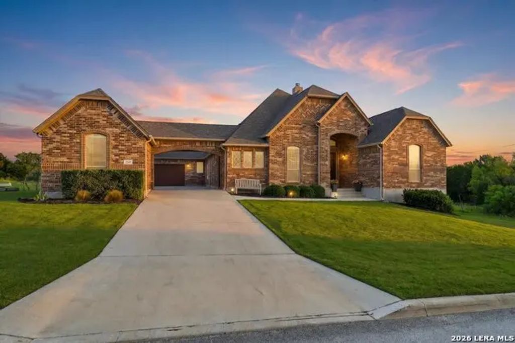 333 Cascade Trl, Castroville