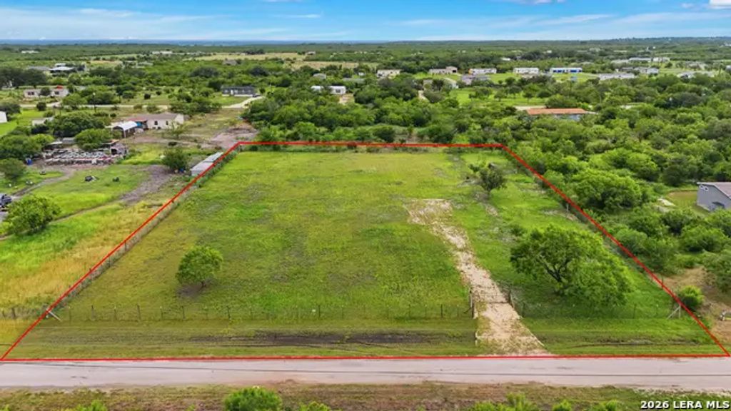 4647 County Road, Hondo