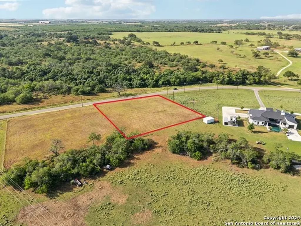 573 County Road 405, Floresville