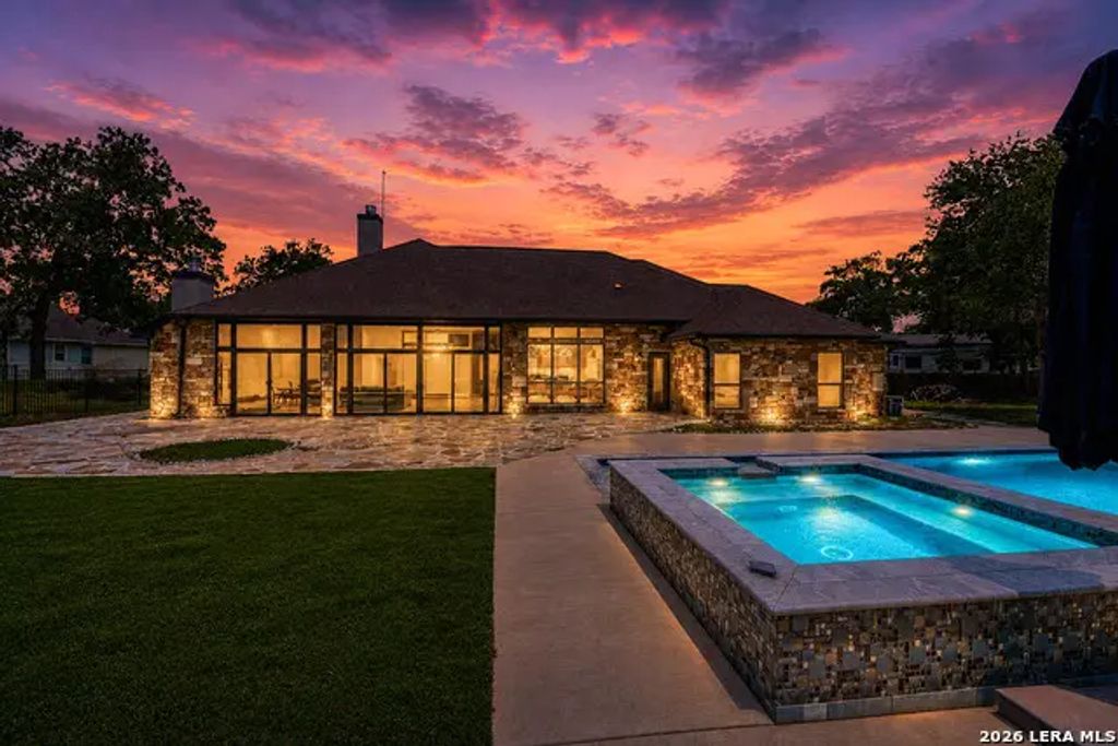 156 Woodlands Dr, La Vernia