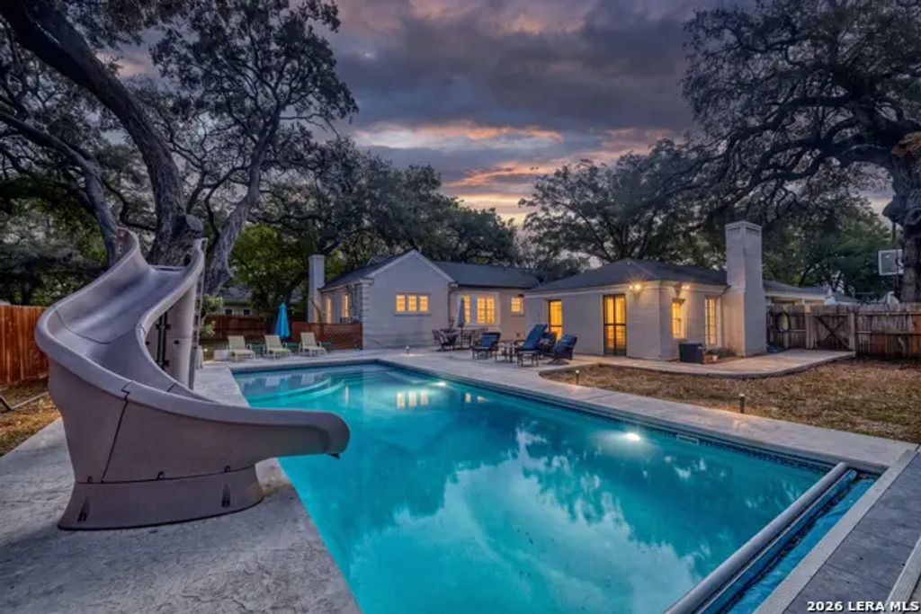 401 N High St, Uvalde