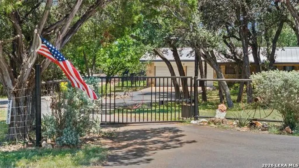 491 Lone Oak Rd, New Braunfels