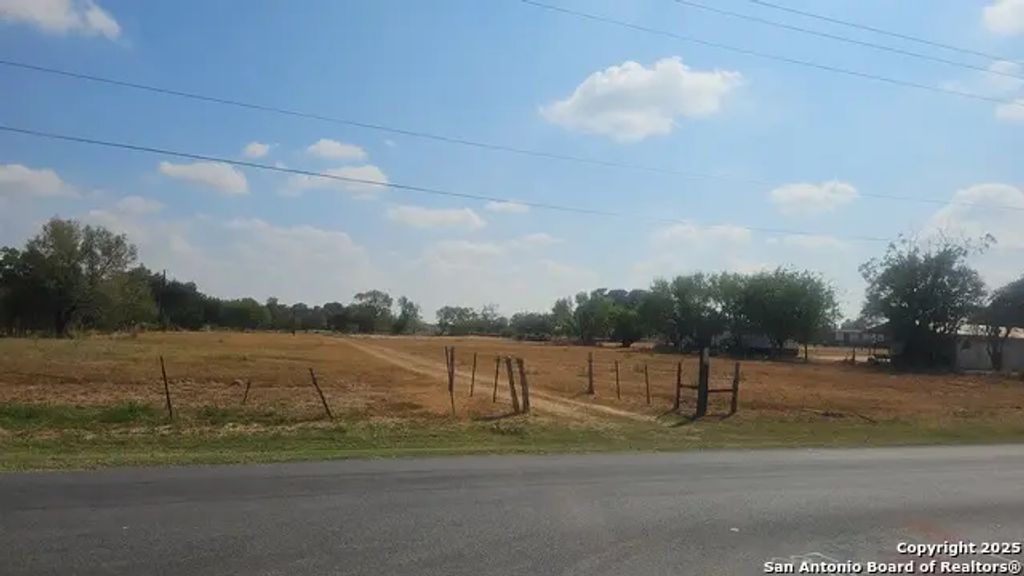 18000 Wisdom Rd, Lytle