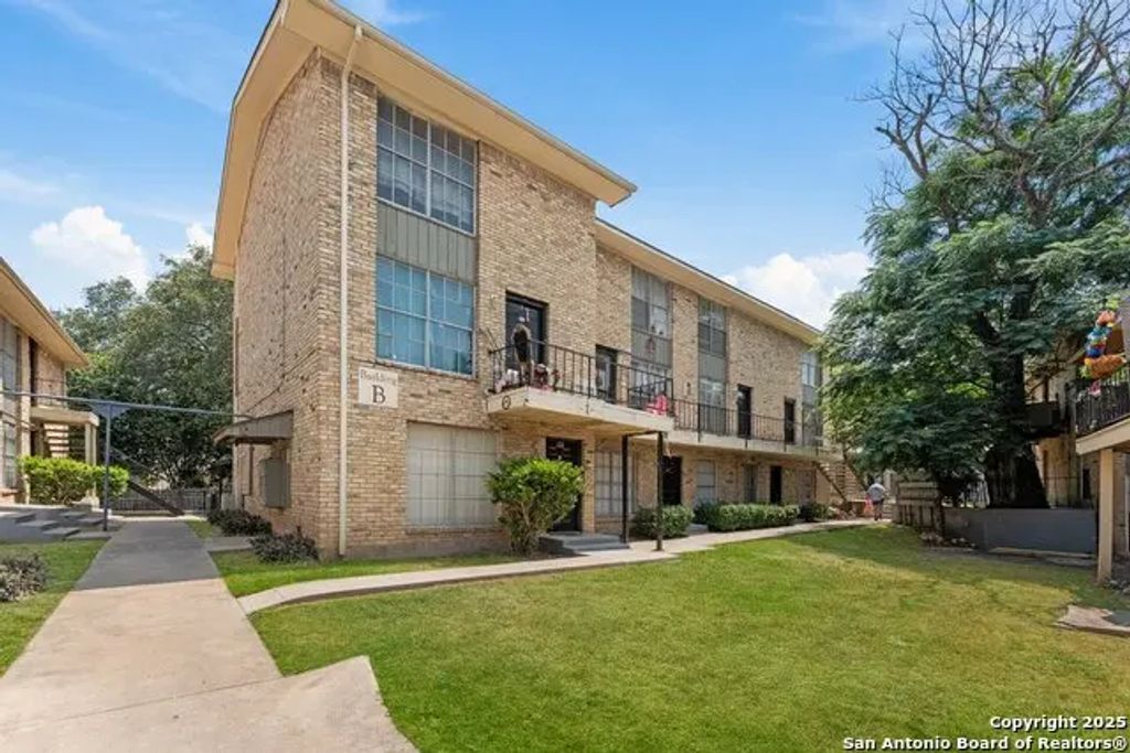 6611 Southpoint St B124, San Antonio