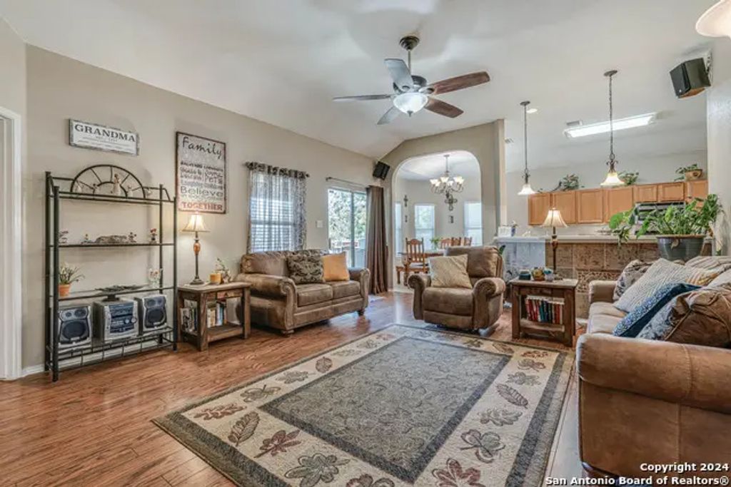 1642 Sunblossom Cir, New Braunfels