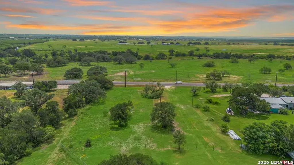 1102 Fm 1343, Castroville