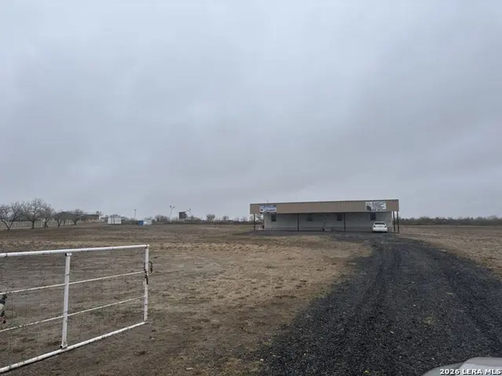 2265 Ih 35, Encinal