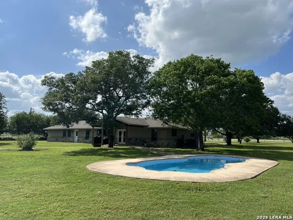 1797 Us Highway 90 East, Hondo
