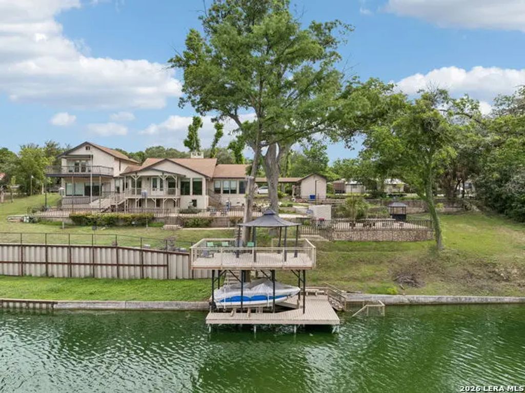 939 Reiley Rd, Seguin
