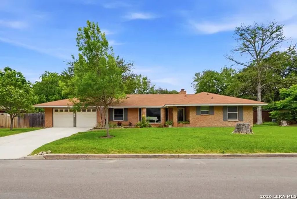 429 Driftwind Dr, Windcrest