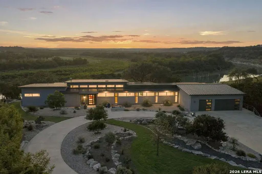 352 Arthur Ct, Spring Branch