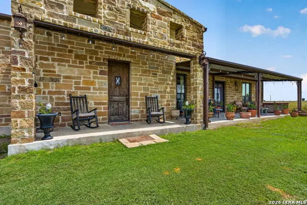 2193 State Highway 97 W, Floresville