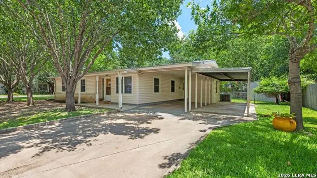 725 W Klingemann St, New Braunfels