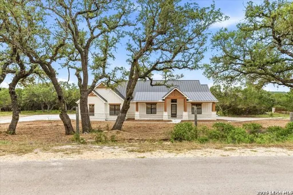 1744 Crossbow, Canyon Lake