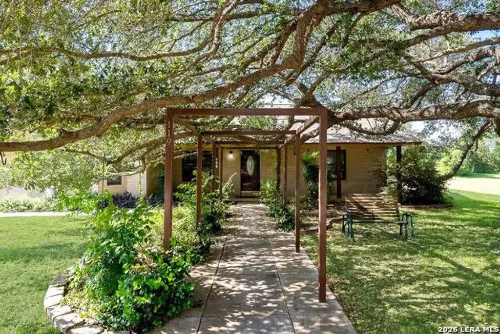 119 Village Path, Castroville