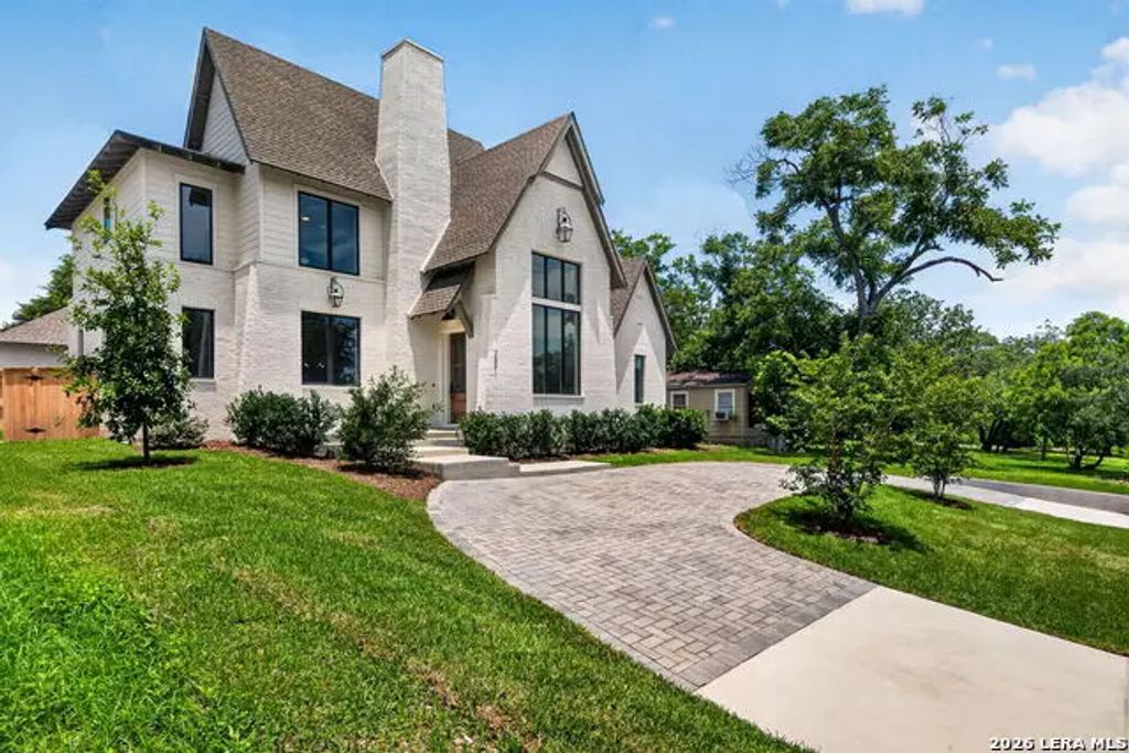 255 Claywell Dr, Alamo Heights