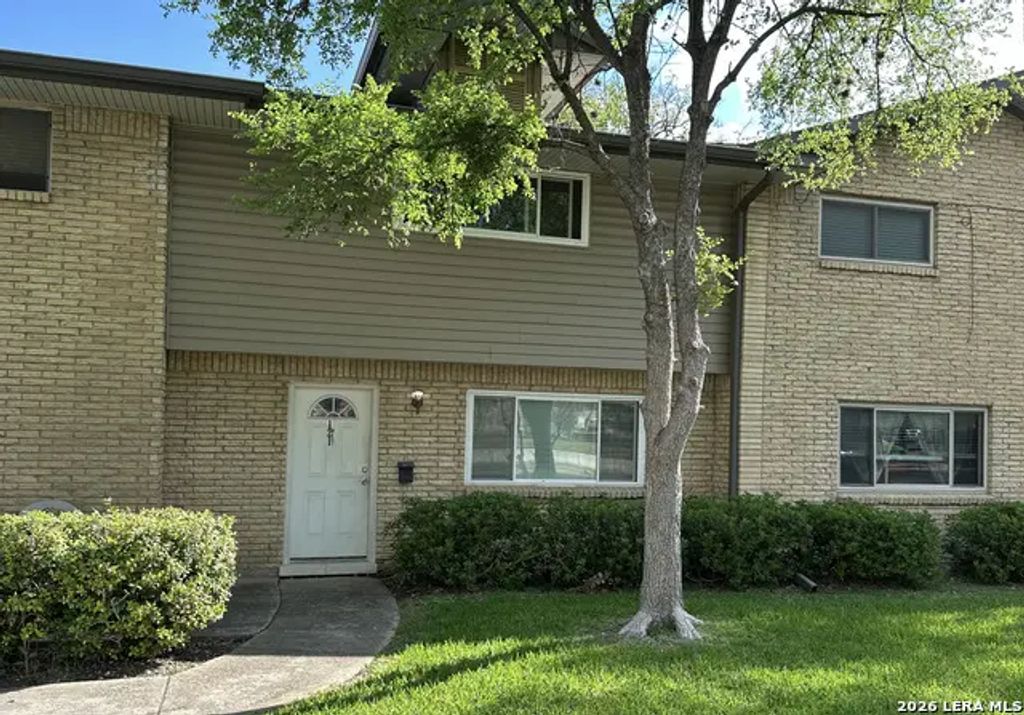 121 W Silver Sands Dr 121, San Antonio