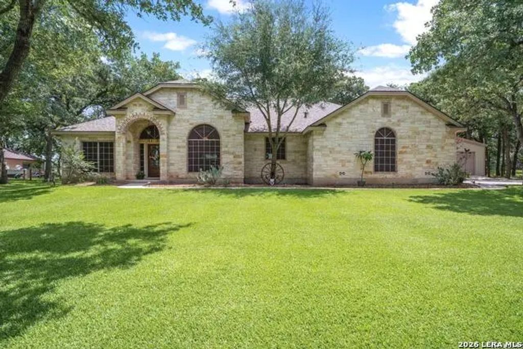 351 Rosewood Dr, La Vernia