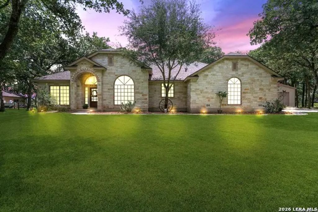 351 Rosewood Dr, La Vernia