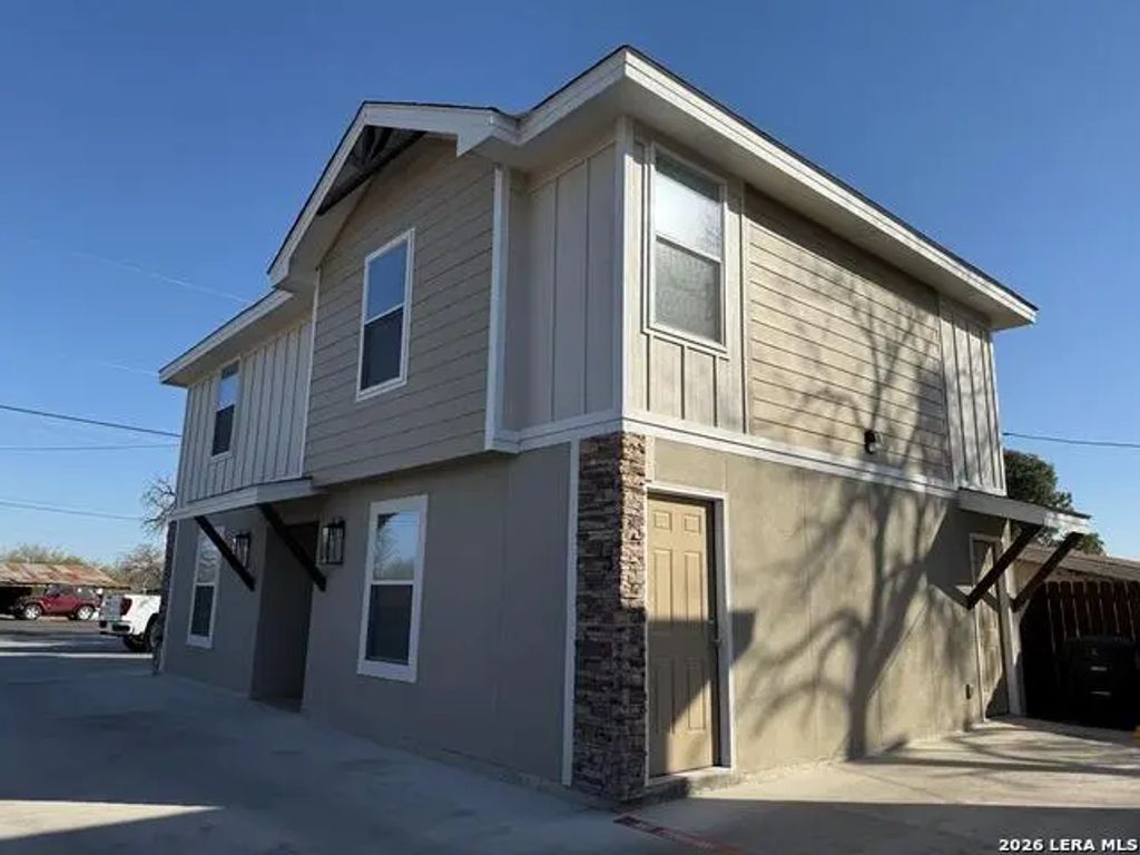 2873 Del Rio Boulevard 2, Eagle Pass