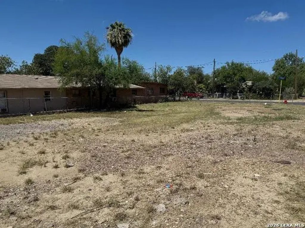 894 Concho St, Eagle Pass