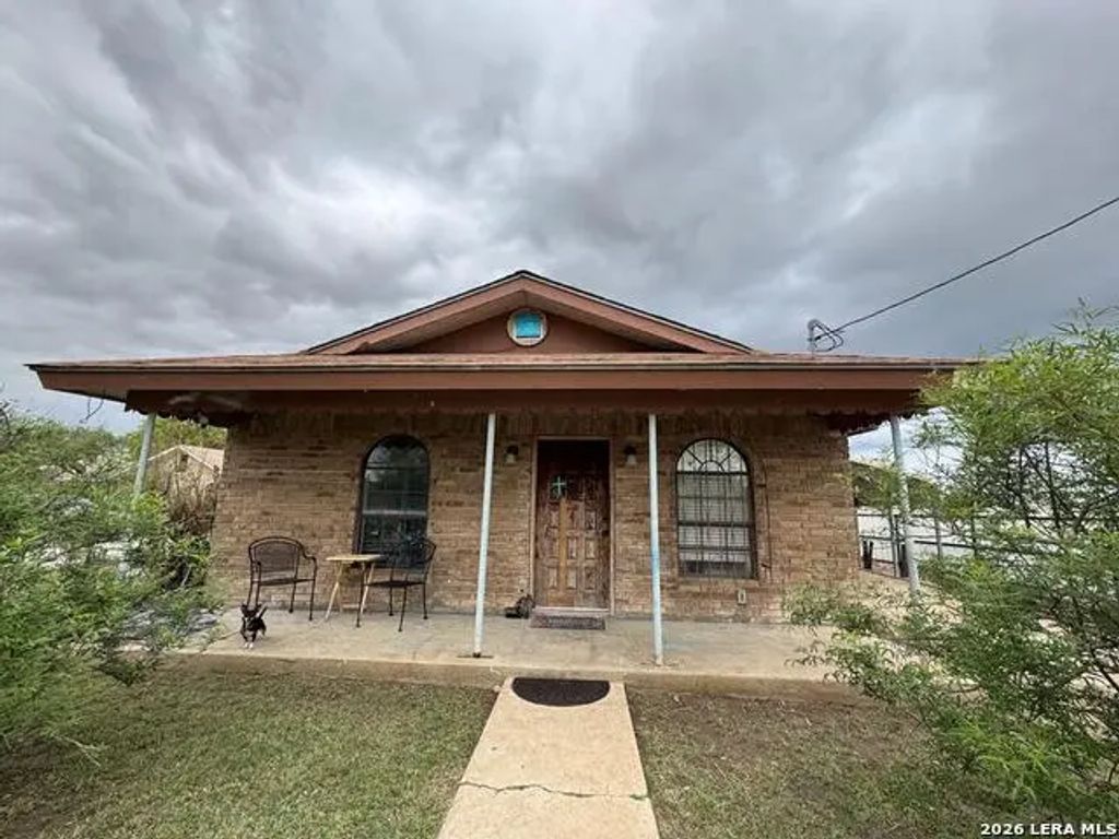 106 Los Sauces St, Eagle Pass