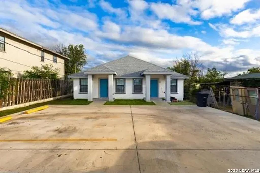 1454 Garrison St #1, Eagle Pass