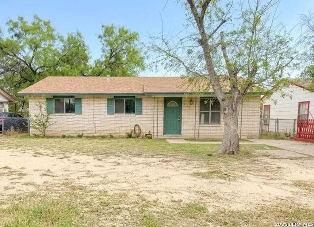 1626 Bowles St, Eagle Pass