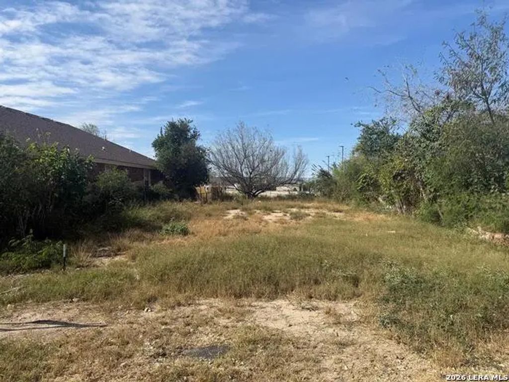 899 Madison Street, Eagle Pass