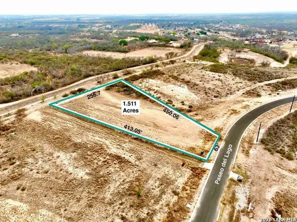 204 Paseo Del Lago, Eagle Pass