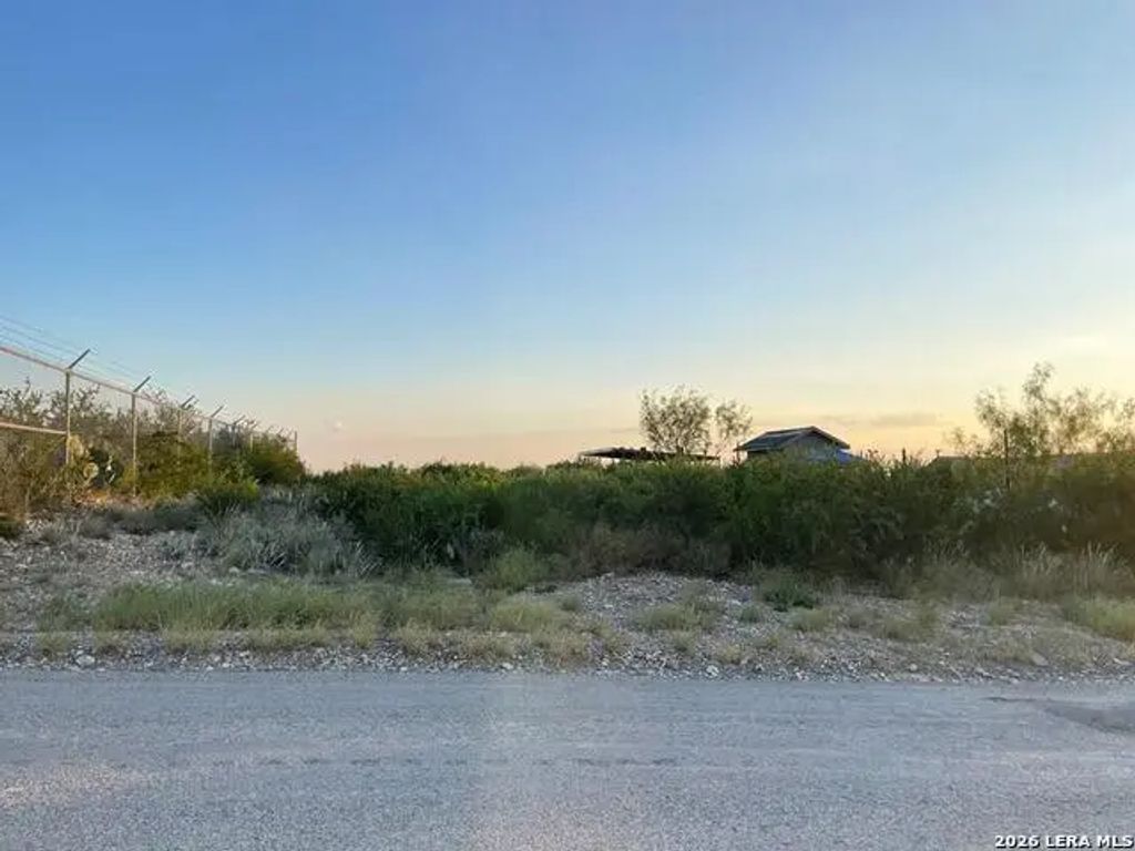192 View Dr, Eagle Pass