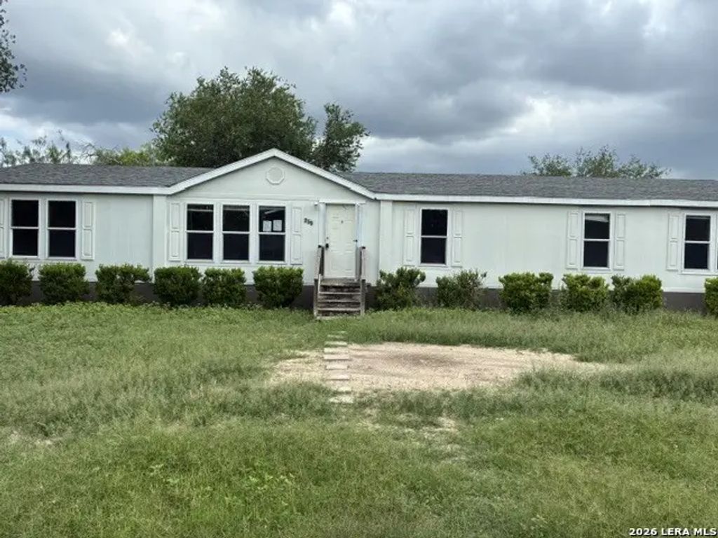 259 W Velna St, La Pryor
