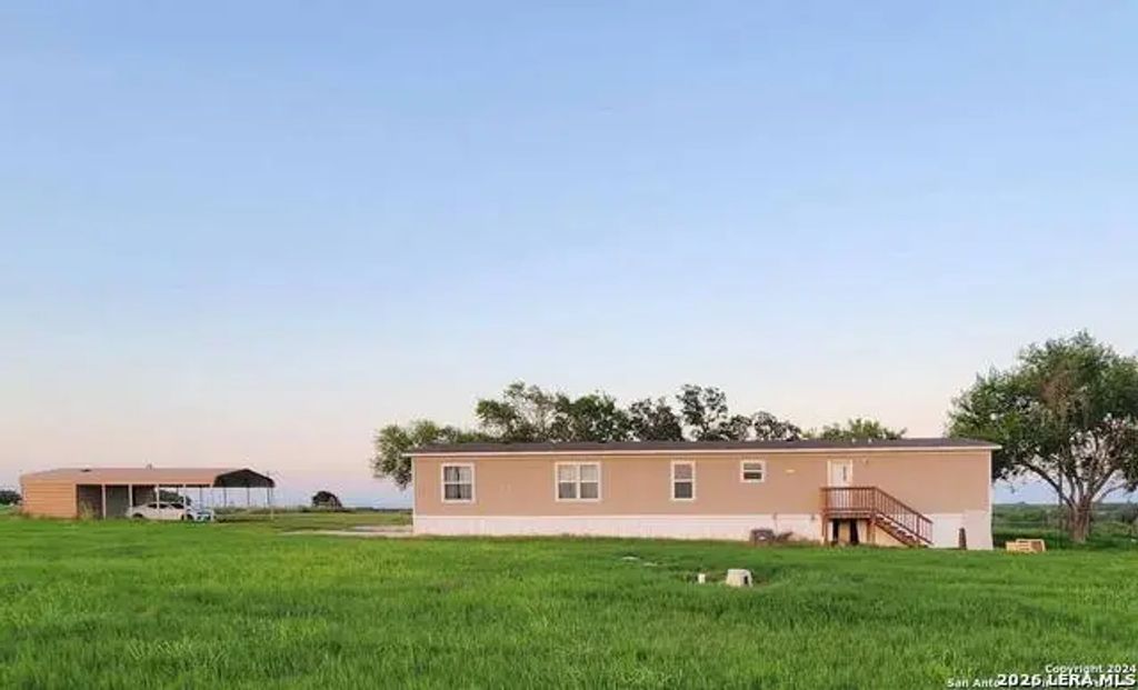 11903 N State Highway 123, Falls City