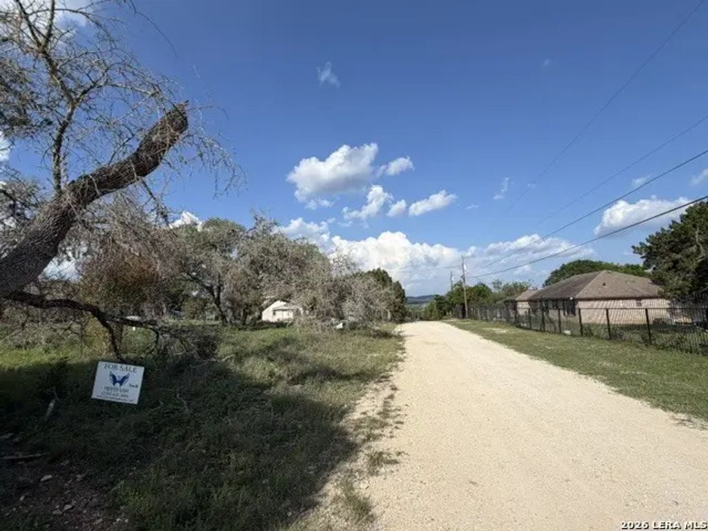 450 Park Drive, Bandera