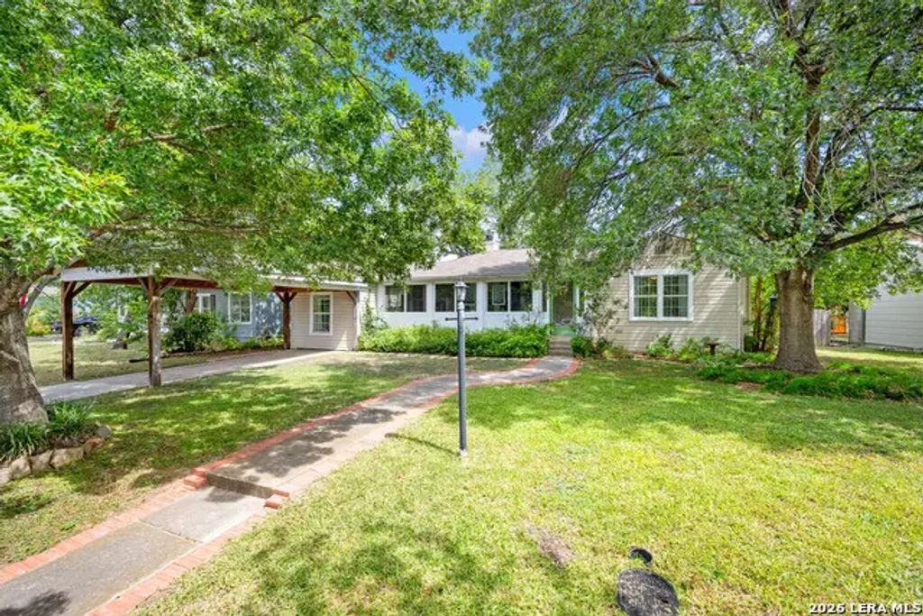 131 Larchmont Dr, San Antonio