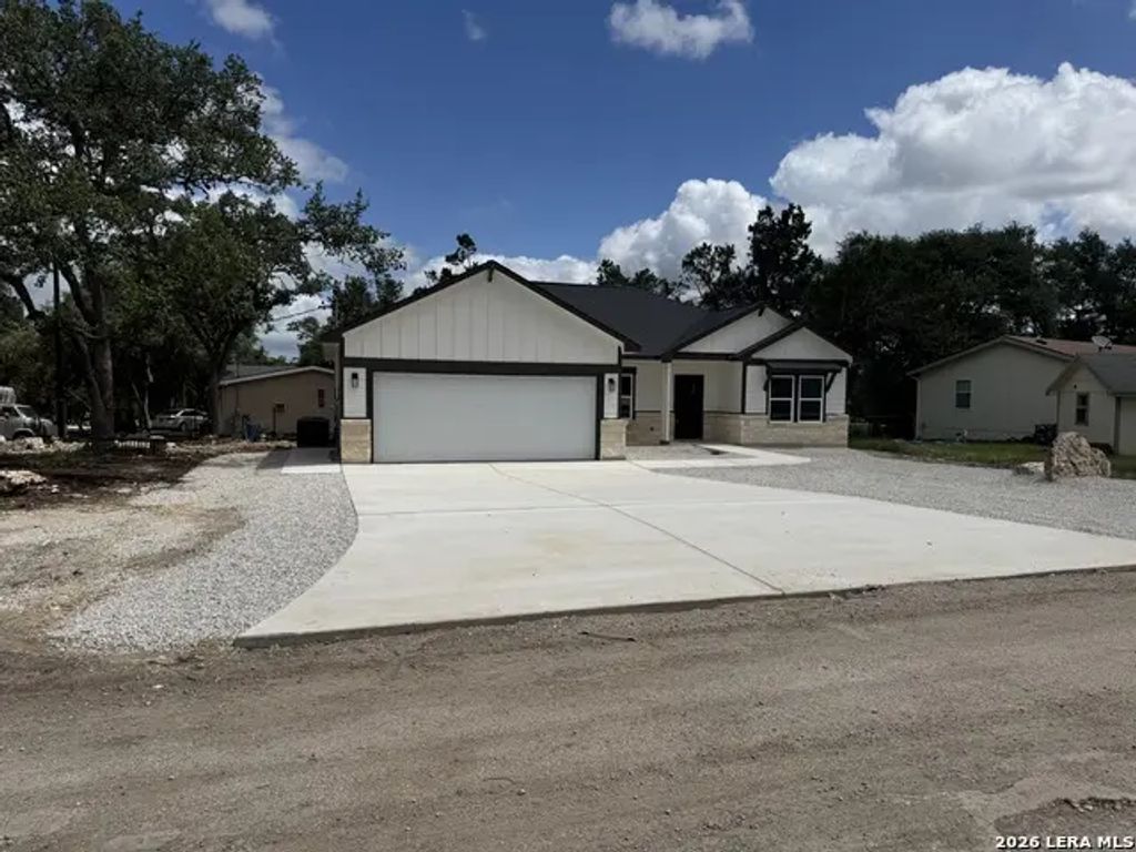 1031 Sunset Park, Spring Branch