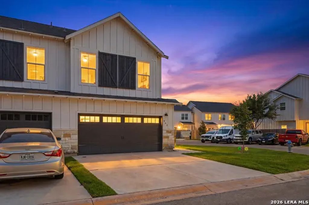 242 Topaz, New Braunfels