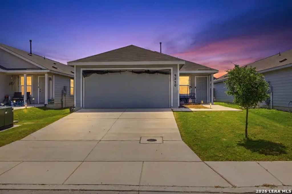9220 James Bowie, Seguin