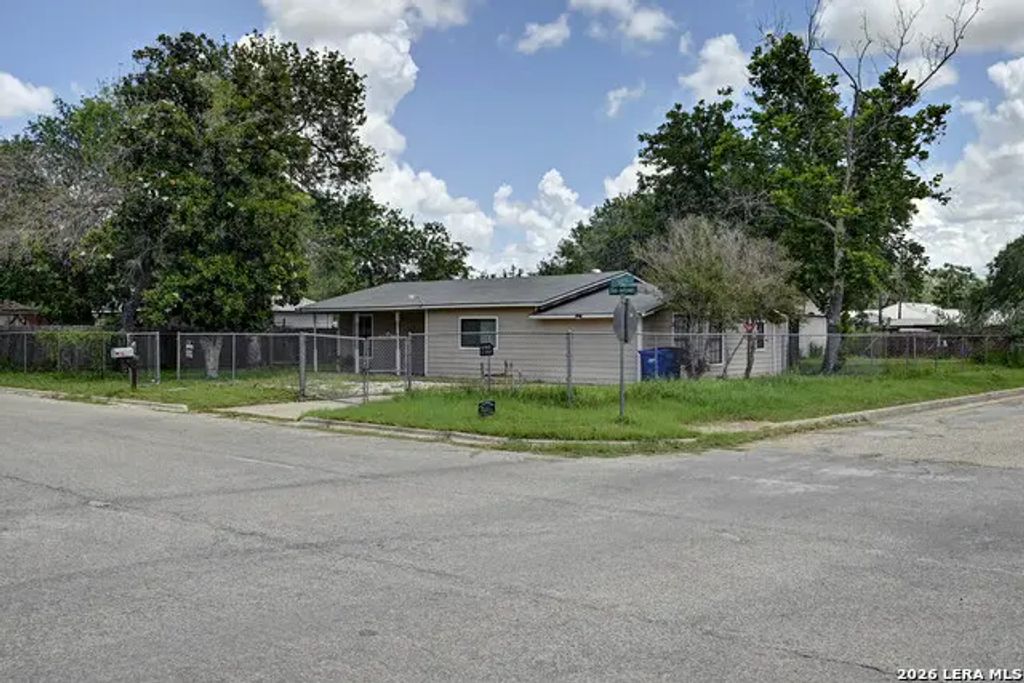 904 San Antonio, Pleasanton