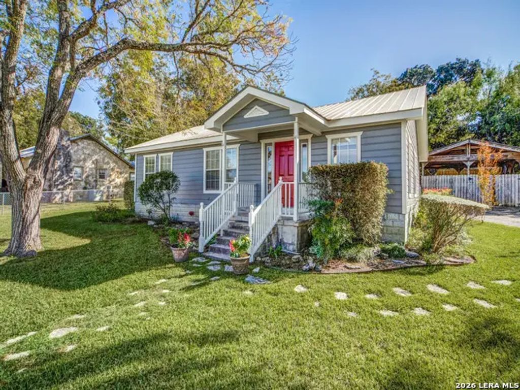 139 W Hosack St, Boerne