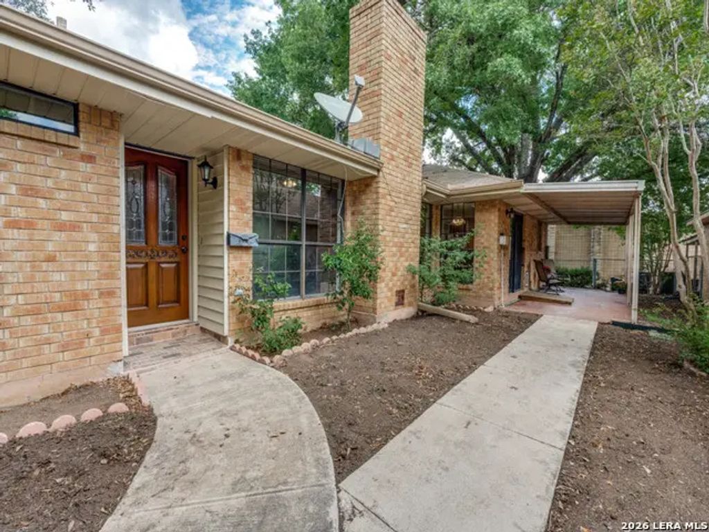 812 Robert Derrick Dr, Schertz