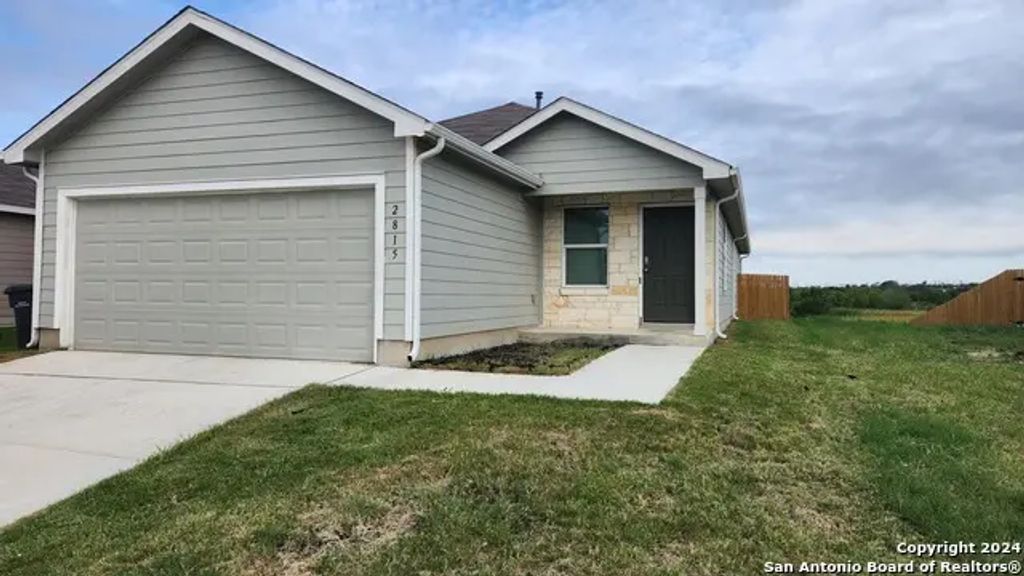 2815 Charpak Dr, Converse