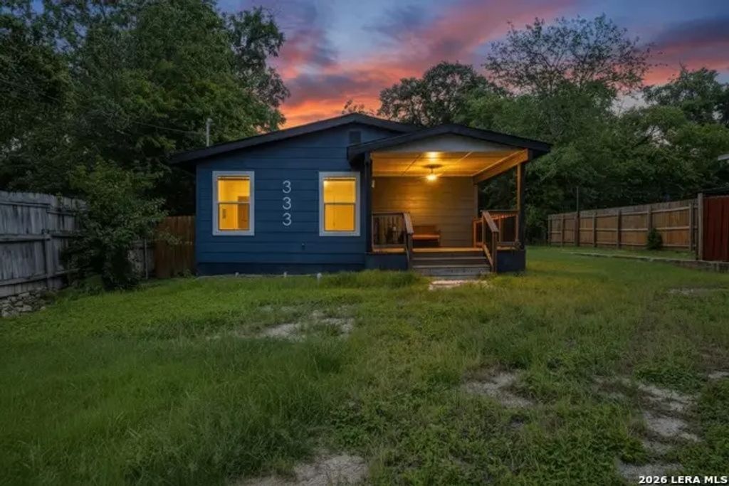 333 S Mesquite, New Braunfels