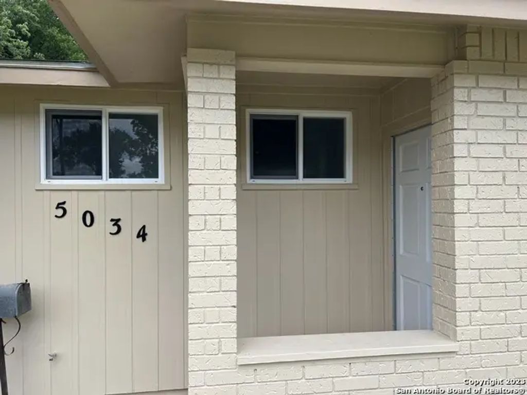 5034 Creekmoor, San Antonio