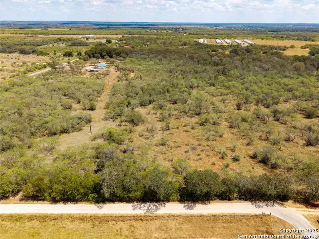 211 Halm Rd, Seguin