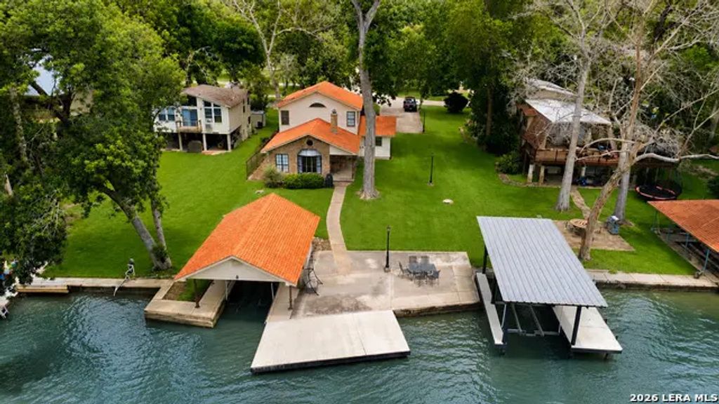 412 Laguna Vis, Seguin