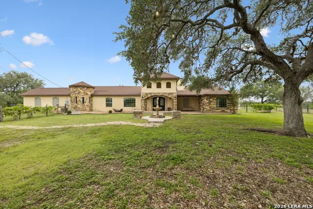 741 County Road 351, Hondo