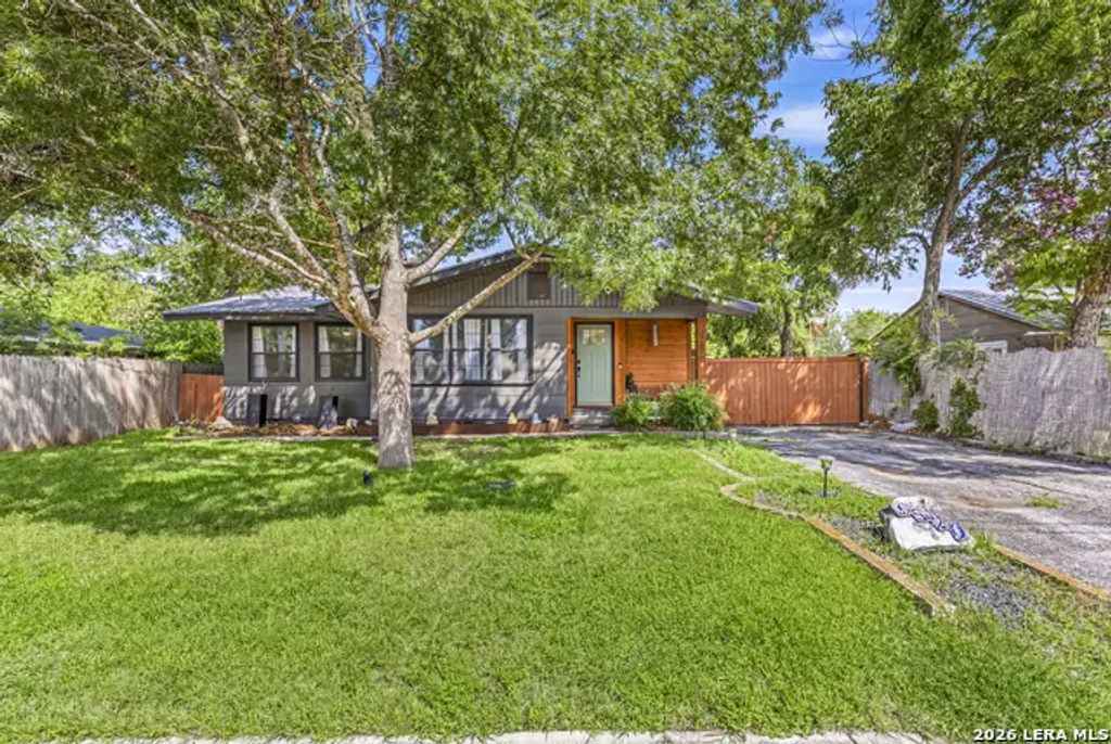 1520 W Bridge St, New Braunfels