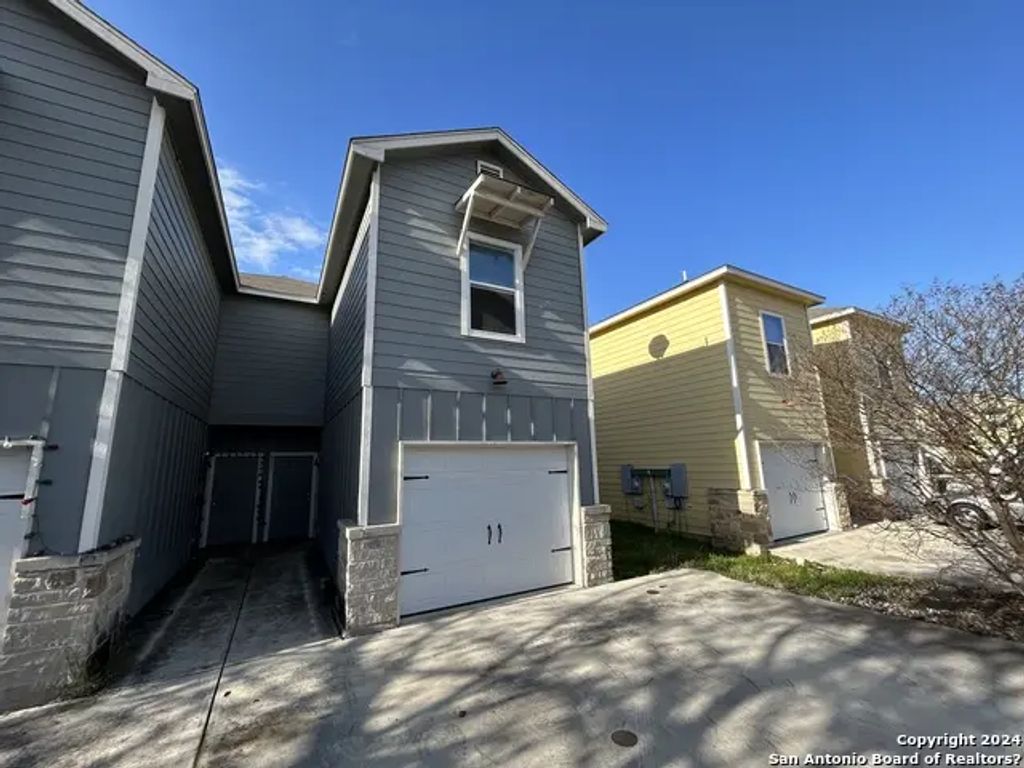 570 Advantage, New Braunfels