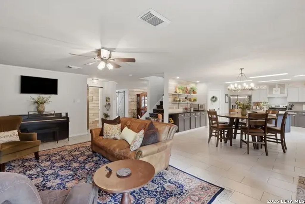 302 Whispering Oaks, Adkins